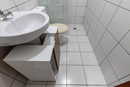 Banheiro de kitnet/studio para alugar com 1 quarto, 33m² em Santa Ifigênia, São Paulo