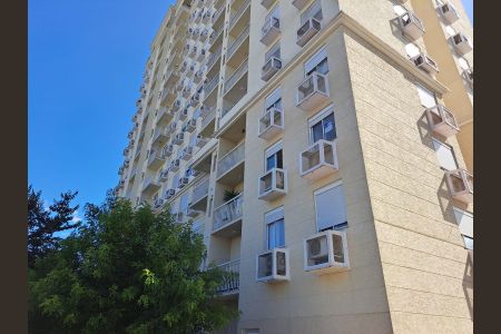 Apartamento à venda com 67m², 3 quartos e 1 vagaAdesivo na Janela