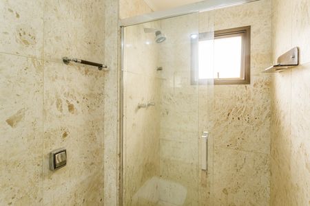 Apartamento à venda com 242m², 3 quartos e 4 vagasBanheiro da Suíte 1