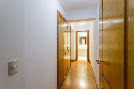 Apartamento à venda com 242m², 3 quartos e 4 vagasSuíte 2