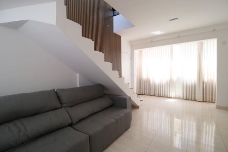 Sala de apartamento para alugar com 3 quartos, 195m² em Granada, Uberlândia