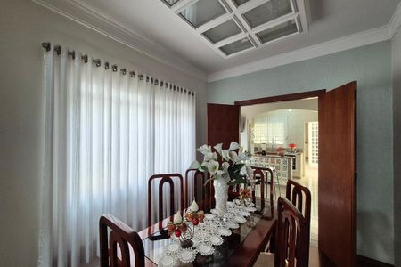 Casa à venda com 176m², 4 quartos e 2 vagas Casa à venda com 176m², 4 quartos e 2 vagasSala de Jantar