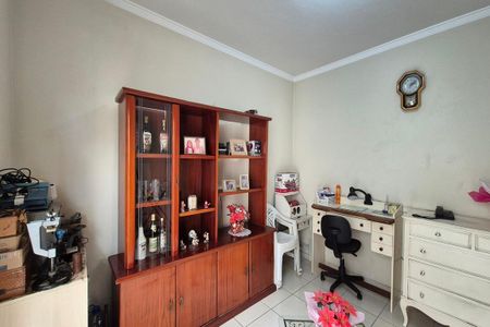 Casa à venda com 176m², 4 quartos e 2 vagas Casa à venda com 176m², 4 quartos e 2 vagasQuarto 4