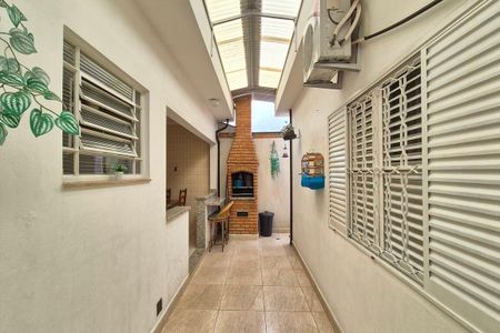 Casa à venda com 176m², 4 quartos e 2 vagas Casa à venda com 176m², 4 quartos e 2 vagasCorredor