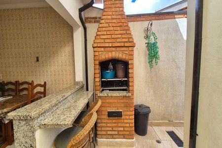 Casa à venda com 176m², 4 quartos e 2 vagas Casa à venda com 176m², 4 quartos e 2 vagasÁrea comum - Churrasqueira