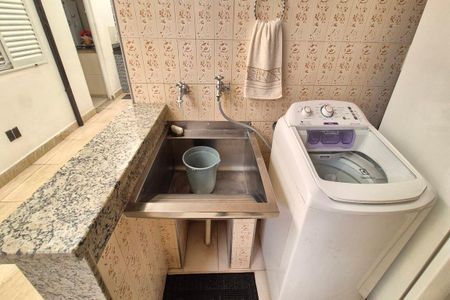 Casa à venda com 176m², 4 quartos e 2 vagas Casa à venda com 176m², 4 quartos e 2 vagasDetalhe da Área de Serviço