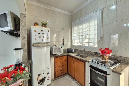 Casa à venda com 176m², 4 quartos e 2 vagas Casa à venda com 176m², 4 quartos e 2 vagasCozinha