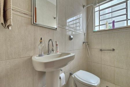 Casa à venda com 176m², 4 quartos e 2 vagas Casa à venda com 176m², 4 quartos e 2 vagasBanheiro