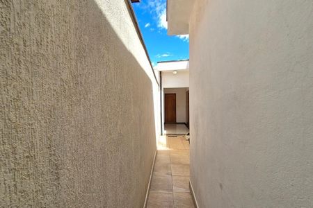 Casa à venda com 176m², 4 quartos e 2 vagas Casa à venda com 176m², 4 quartos e 2 vagasCorredor