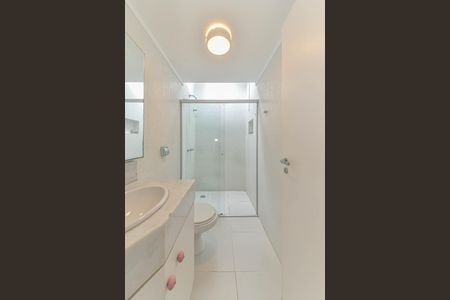 Casa de condomínio para alugar com 431m², 4 quartos e 4 vagas Casa de condomínio para alugar com 431m², 4 quartos e 4 vagasBanheiro da Suíte 1