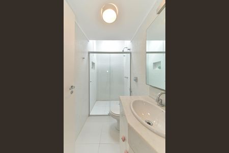 Casa de condomínio para alugar com 431m², 4 quartos e 4 vagas Casa de condomínio para alugar com 431m², 4 quartos e 4 vagasBanheiro da Suíte 2