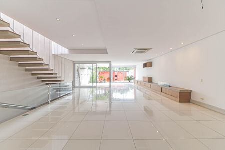 Casa de condomínio para alugar com 431m², 4 quartos e 4 vagas Casa de condomínio para alugar com 431m², 4 quartos e 4 vagasSala