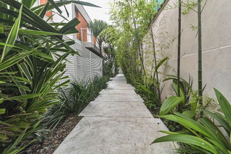 Casa de condomínio para alugar com 431m², 4 quartos e 4 vagas Casa de condomínio para alugar com 431m², 4 quartos e 4 vagasEntrada