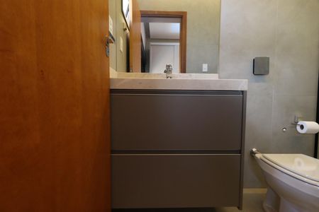 Casa de condomínio para alugar com 212m², 5 quartos e 4 vagas Casa de condomínio para alugar com 212m², 5 quartos e 4 vagasBanheiro da Suíte 2