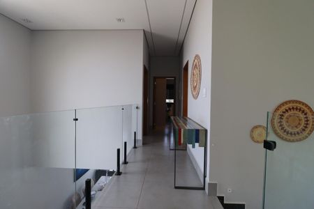 Casa de condomínio para alugar com 212m², 5 quartos e 4 vagas Casa de condomínio para alugar com 212m², 5 quartos e 4 vagasCorredor