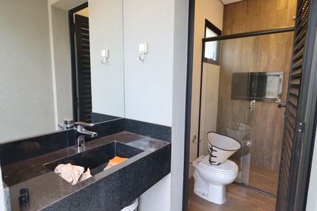 Casa de condomínio para alugar com 212m², 5 quartos e 4 vagas Casa de condomínio para alugar com 212m², 5 quartos e 4 vagasBanheiro