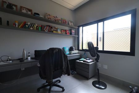 Casa de condomínio para alugar com 212m², 5 quartos e 4 vagas Casa de condomínio para alugar com 212m², 5 quartos e 4 vagasEscritório