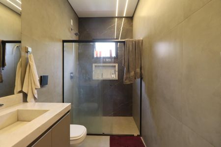 Casa de condomínio para alugar com 212m², 5 quartos e 4 vagas Casa de condomínio para alugar com 212m², 5 quartos e 4 vagasBanheiro da Suíte 1