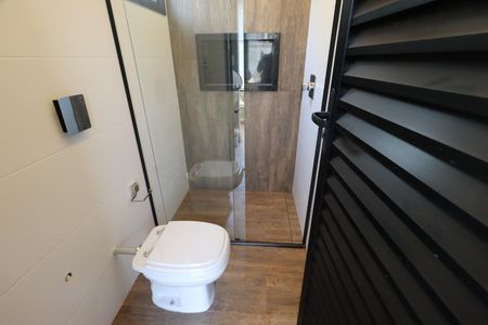 Casa de condomínio para alugar com 212m², 5 quartos e 4 vagas Casa de condomínio para alugar com 212m², 5 quartos e 4 vagasBanheiro