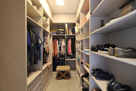 Casa de condomínio para alugar com 212m², 5 quartos e 4 vagas Casa de condomínio para alugar com 212m², 5 quartos e 4 vagasCloset da suíte 1