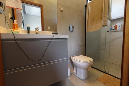 Casa de condomínio para alugar com 212m², 5 quartos e 4 vagas Casa de condomínio para alugar com 212m², 5 quartos e 4 vagasBanheiro da Suíte 4