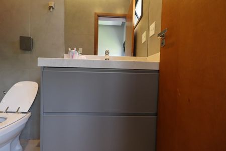 Casa de condomínio para alugar com 212m², 5 quartos e 4 vagas Casa de condomínio para alugar com 212m², 5 quartos e 4 vagasBanheiro da Suíte 3