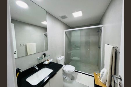 Banheiro de apartamento para alugar com 1 quarto, 43m² em Auxiliadora, Porto Alegre