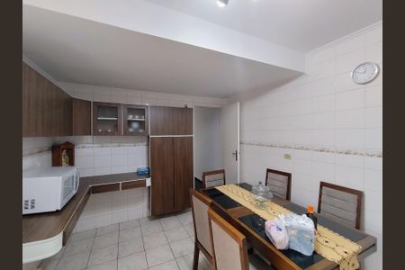 Casa à venda com 130m², 2 quartos e 2 vagasCozinha 