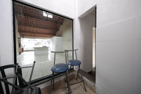 Casa para alugar com 120m², 2 quartos e 1 vagaÁrea de Serviço