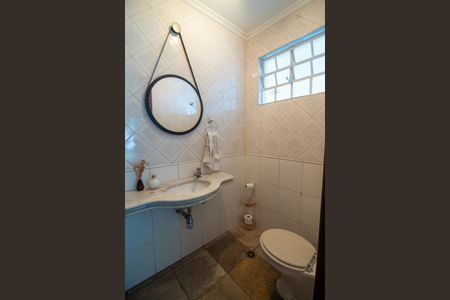 Casa à venda com 290m², 3 quartos e 2 vagasLavabo