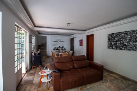 Casa à venda com 290m², 3 quartos e 2 vagasSala