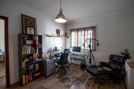 Casa à venda com 290m², 3 quartos e 2 vagasEscritório