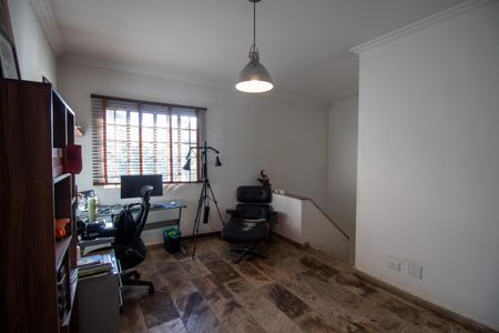 Casa à venda com 290m², 3 quartos e 2 vagasEscritório