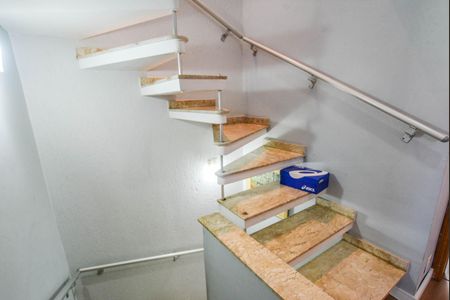 Casa de condomínio à venda com 126m², 3 quartos e 2 vagas Casa de condomínio à venda com 126m², 3 quartos e 2 vagasEscada