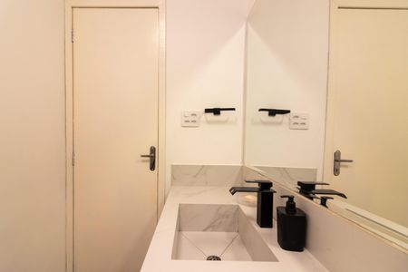 Studio para alugar com 30m², 1 quarto e sem vaga Studio para alugar com 30m², 1 quarto e sem vagaBanheiro