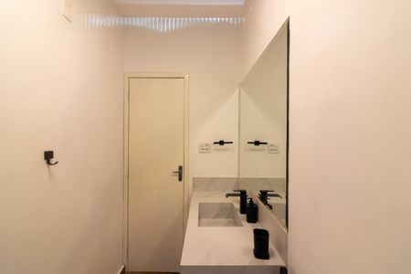 Studio para alugar com 30m², 1 quarto e sem vaga Studio para alugar com 30m², 1 quarto e sem vagaBanheiro