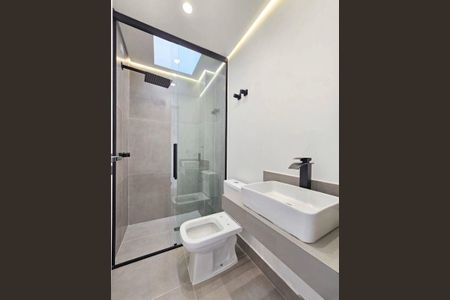 Casa à venda com 4 quartos, 205m² em Vila Gumercindo, São Paulo