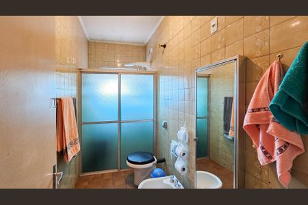 Casa à venda com 246m², 3 quartos e 2 vagas Casa à venda com 246m², 3 quartos e 2 vagasBanheiro