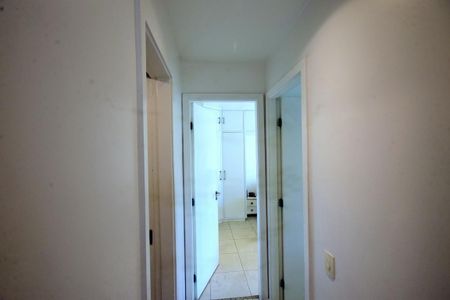 Corredor de apartamento à venda com 3 quartos, 200m² em Barra da Tijuca, Rio de Janeiro