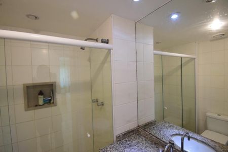 Apartamento à venda com 200m², 3 quartos e 3 vagas Apartamento à venda com 200m², 3 quartos e 3 vagasBanheiro Social