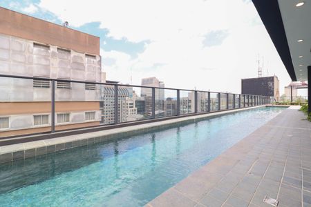 Studio à venda com 27m², 1 quarto e sem vaga Studio à venda com 27m², 1 quarto e sem vagaÁrea comum - Piscina