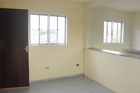 Sala com cozinha americana  de apartamento para alugar com 2 quartos, 75m² em Jardim Baruch, Guarulhos