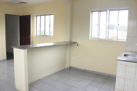 Sala com cozinha americana  de apartamento para alugar com 2 quartos, 75m² em Jardim Baruch, Guarulhos