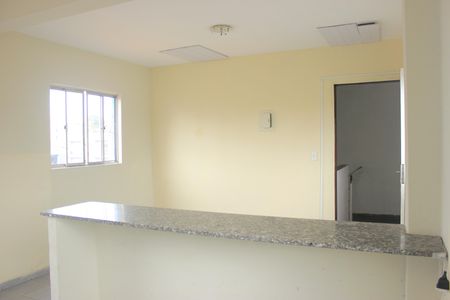 Sala com cozinha americana  de apartamento para alugar com 2 quartos, 75m² em Jardim Baruch, Guarulhos
