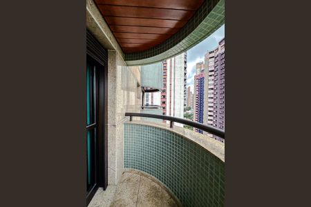 Apartamento para alugar com 375m², 4 quartos e 5 vagas Apartamento para alugar com 375m², 4 quartos e 5 vagasVaranda da Suíte 3