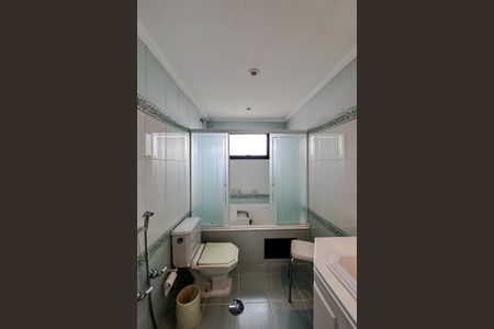 Apartamento para alugar com 375m², 4 quartos e 5 vagas Apartamento para alugar com 375m², 4 quartos e 5 vagasBanheiro da Suíte 4