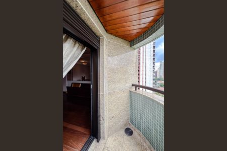 Apartamento para alugar com 375m², 4 quartos e 5 vagas Apartamento para alugar com 375m², 4 quartos e 5 vagasVaranda da Suíte 1