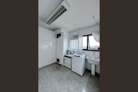 Apartamento para alugar com 375m², 4 quartos e 5 vagas Apartamento para alugar com 375m², 4 quartos e 5 vagasÁrea de Serviço