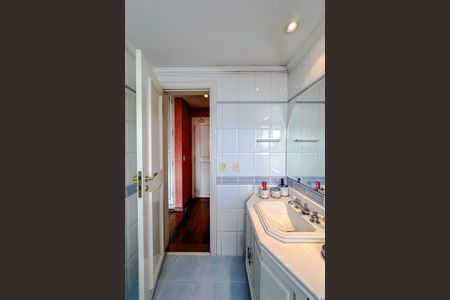 Apartamento para alugar com 375m², 4 quartos e 5 vagas Apartamento para alugar com 375m², 4 quartos e 5 vagasBanheiro da Suíte 2