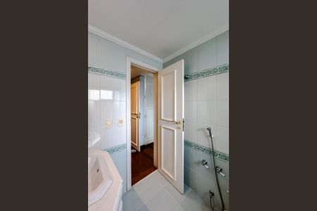 Apartamento para alugar com 375m², 4 quartos e 5 vagas Apartamento para alugar com 375m², 4 quartos e 5 vagasBanheiro da Suíte 4